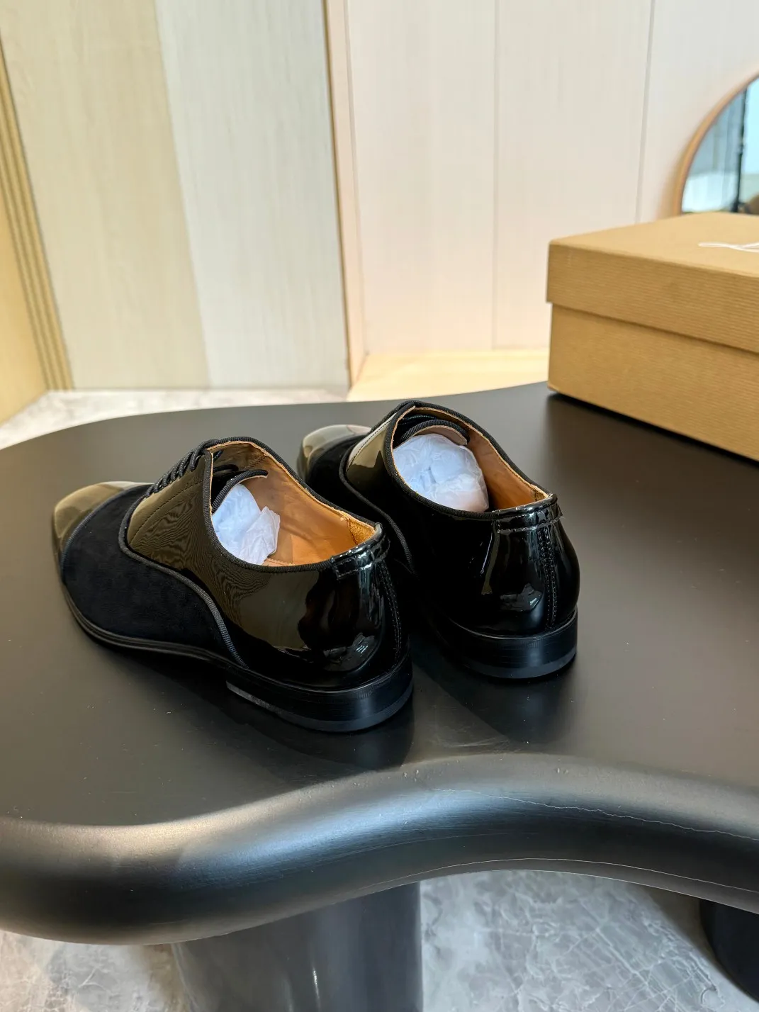 💰960 Christia*.Loubouti* high-end men's business formal leather shoes, original genuine cowhide red sole, imported Italian cowhide outsole, first-layer cowhide, water-dyed cowhide lining, high-end luxury. Size: 39-44 (customized at 38.45.46)✅